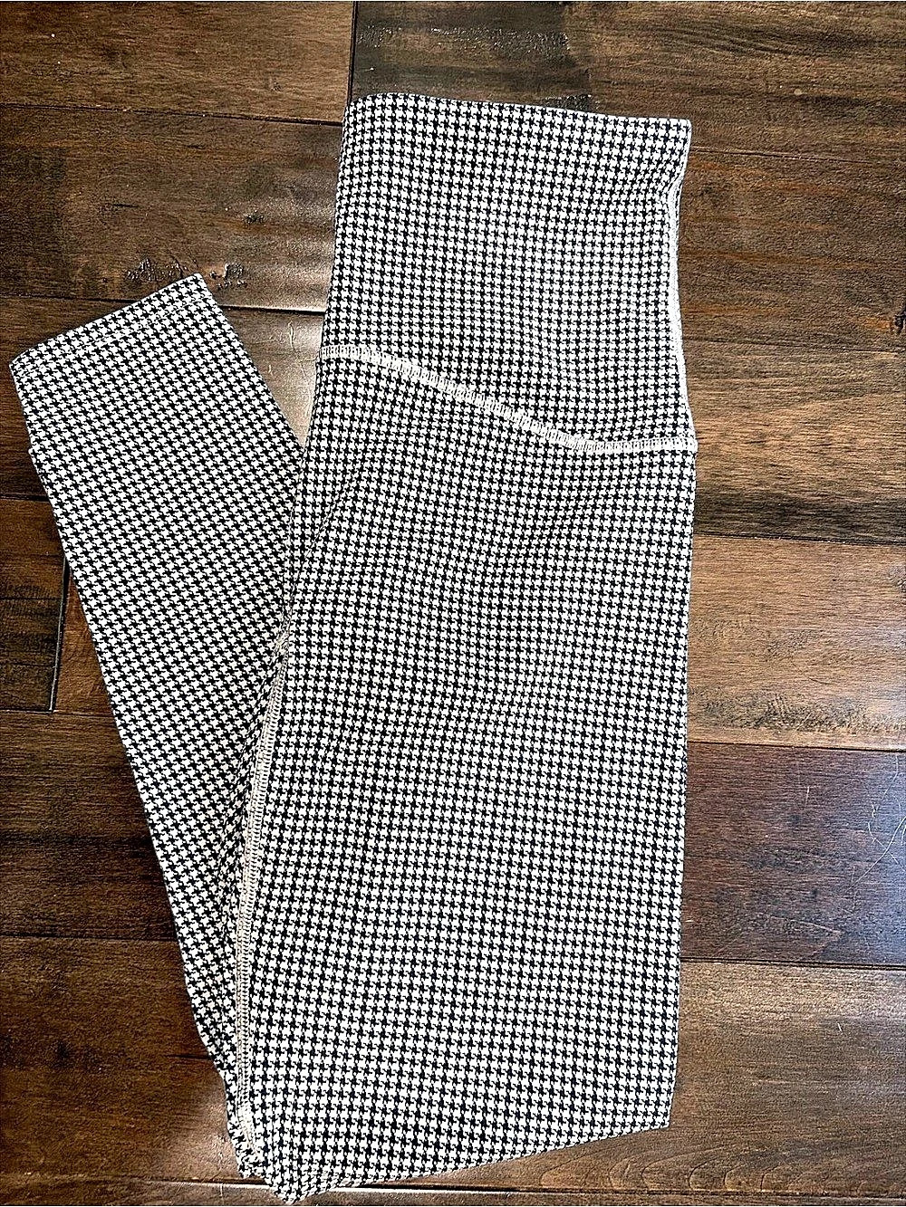 SPANX Booty Boost Houndstooth 7/8 Leggings Navy & White. Size M